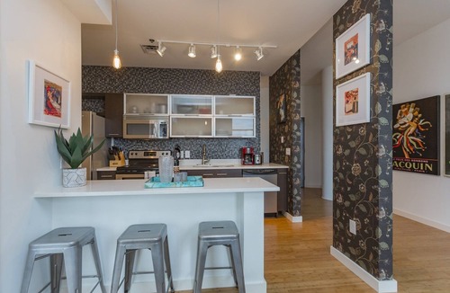 East Nashville Condo | Artsy Retreat Condo 30day min w/WiFi, AC, Parking, TV, Furnished, Rooftop