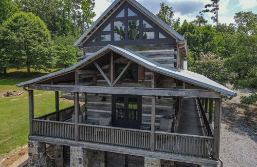 Langston Cabin | As seen on Barnwood Builders! 5 Bedrooms, PLUS detached bunk/guest house