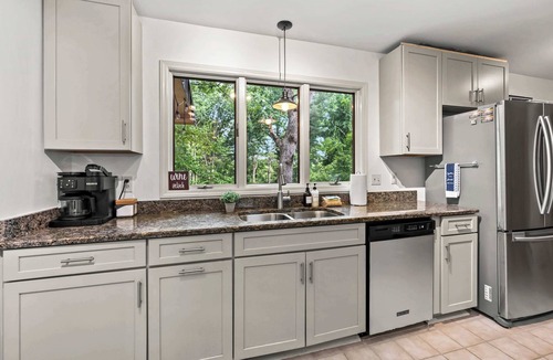Royal Pines House | Asheville's Ultimate Retreat | Hot Tub & Yard!