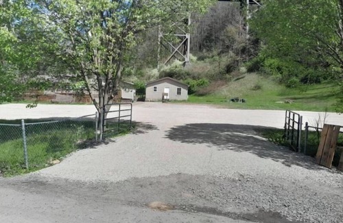 Covel House | ATV HOUSE, plenty of parking, seconds to trails. Hatfield McCoy and Outlaw
