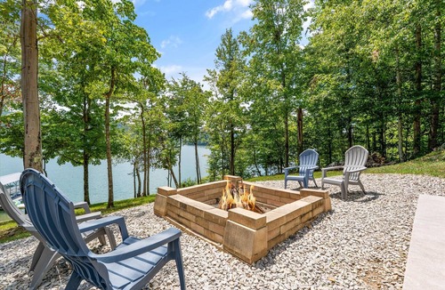 Sharps Chapel House | 🚨Aug: 3 Night Mins!🚨 Stunning Views, Private Dock, 5Acres, Fire-Pit & Kayaks!