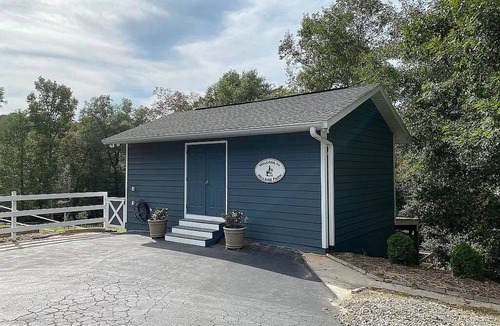 Conestee House | AUG/SEPT SALE FIREPIT TREE-FORT RETREAT 6 miles to Reedy Falls, 1.5 to Conastee