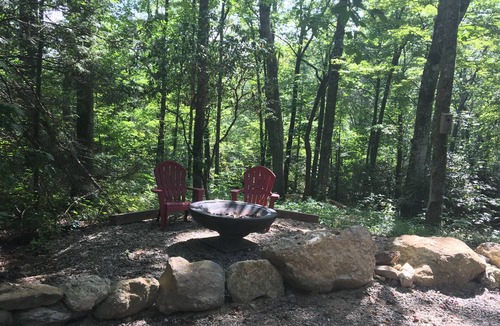 Highlands Apartment | August dates available/screen porch & fire pit /close to Downtown/Pets ok