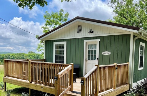 Pikeville Cottage | August special ✨99.00✨night!2B-2B cottage-hot tub-by Fall Creek Falls Park.