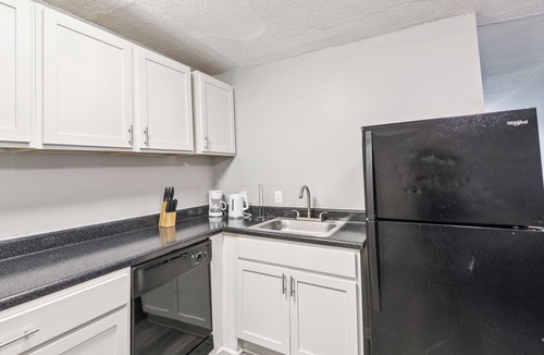Glengarry Apartment | Avery Apartments G7 I Spacious 1 Bed 1 Bath