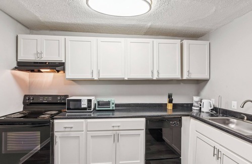 Glengarry Apartment | Avery Apartments G7 I Spacious 1 Bed 1 Bath