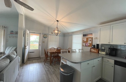 Avon Cottage | Avon's Calling is Only 5 lots back from the beach in Avon!