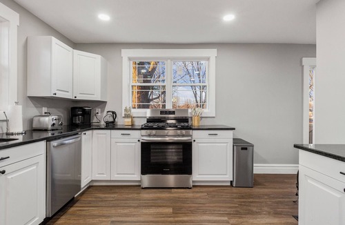 Lawrenceburg House | Award-winning 3 king bedroom retreat in historic downtown Lawrenceburg, steps from Main Street and minutes to the Kentucky Bourbon Trail.