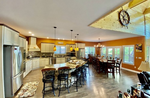 Lakeside Estates House | AWESOME VIEW! All your wants are in this home.