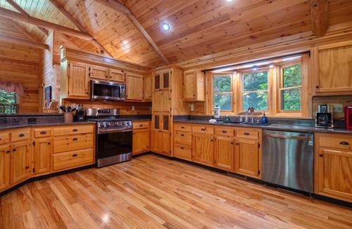 Foxfire Estates House | Babbling Brook - 10 Minutes from Downtown Blue Ridge