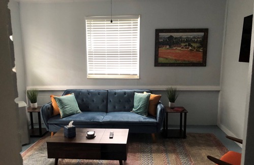 London House | Bab’s Hideaway country quiet with in town convenience
