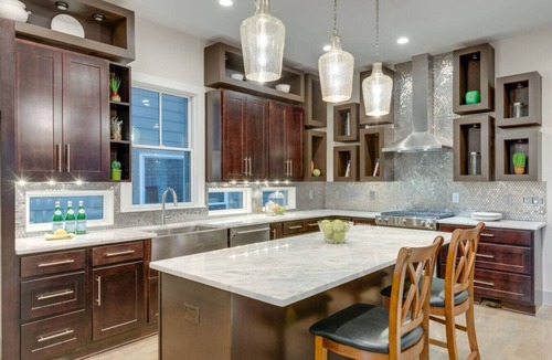 Buena Vista House | Bachelorette HQ + Roof Deck, Walk to Broadway 5bath, 3kings,4 Queen, 8 twins