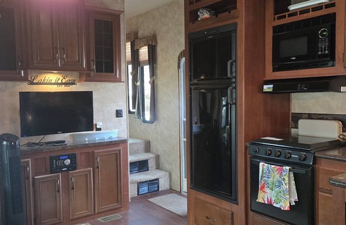 New London House | Badin Shores Resort Rental - Sleeps 4 - Fun Lake Vacation - Super Cute!