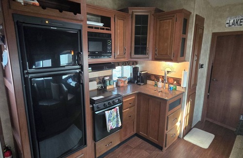New London House | Badin Shores Resort Rental - Sleeps 4 - Fun Lake Vacation - Super Cute!