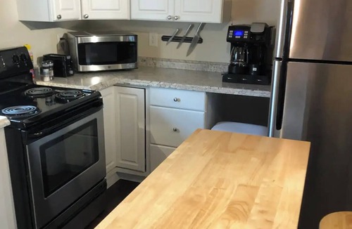 Morgantown Cottage | Bakers Ridge Loft - Near WVU Evansdale Campus, hospitals, stadium, & coliseum