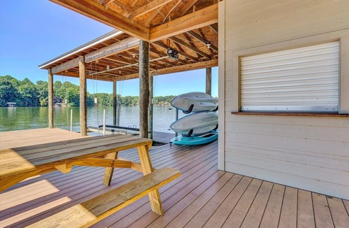 Goodview House | BALOO LAGOON-DOG FRIENDLY, GREAT VIEWS