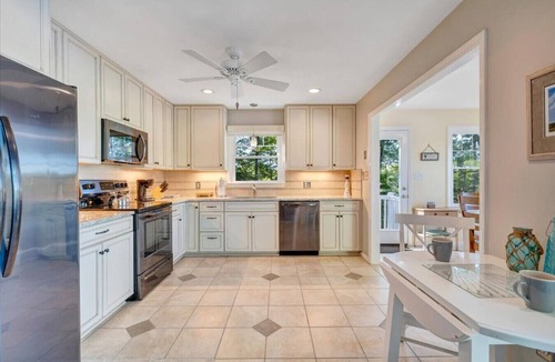 Goodview House | Baloo Lagoon - Pet Friendly/Sunset Views