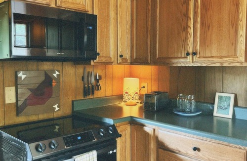 Balsam Cabin | Balsam Station - A Cozy 70s-era Mountain House in WNC
