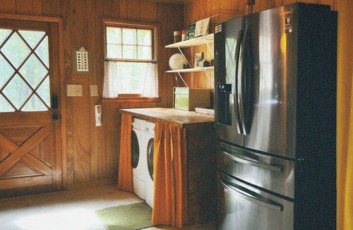 Balsam Cabin | Balsam Station - A Cozy 70s-era Mountain House in WNC