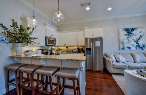 Tuscaloosa House | Bama Getaway - Walk to Downtown & Campus! Luxurious and cozy furnishings!