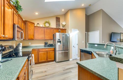 Union House | Bar, Pool Table & Yard! Spacious Union Home