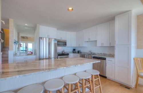 Long Beach House | Barefootin Bs, 5-bed, 2-bath—perfect for family fun!