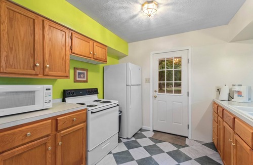 Kuttawa House | Barkley Bungalow-Family-friendly lakeside retreat near tons of local attractions
