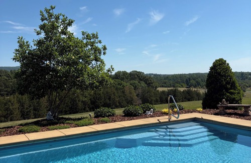 Boyd Tavern Apartment | Barn Studio in country setting but close to town