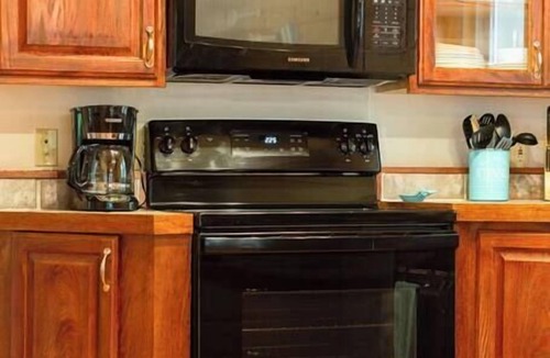 Sweetbriar Farms Cabin | Base Camp|2 Bed Cabin|Slps 6, 12 min-Rumbling Bald