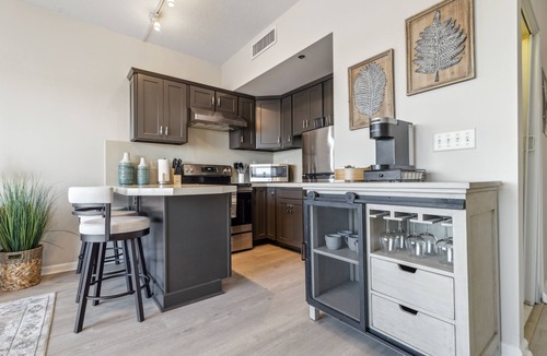 Downtown Wilmington Apartment | Battleship Vista - Parking