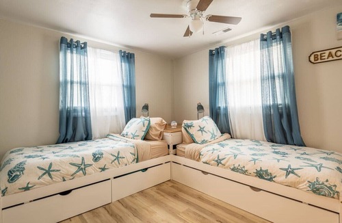 Buckroe Beach House | Baybreeze @ Buckroe -hot tub, sauna, game rm. 5bd
