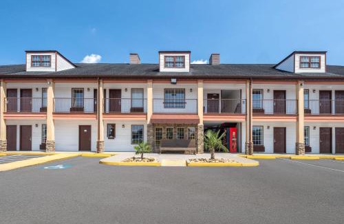 Commerce Hotel | Baymont by Wyndham Commerce GA Near Tanger Outlets Mall