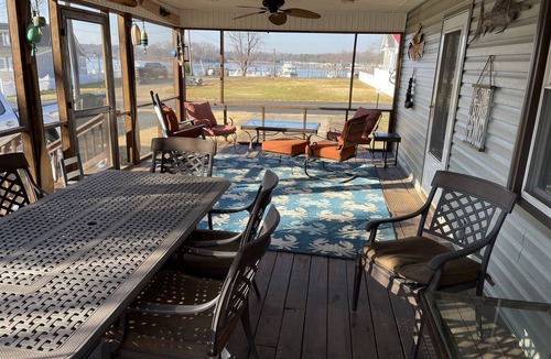 Colonial Beach House | Bayview Breeze w/screened porch