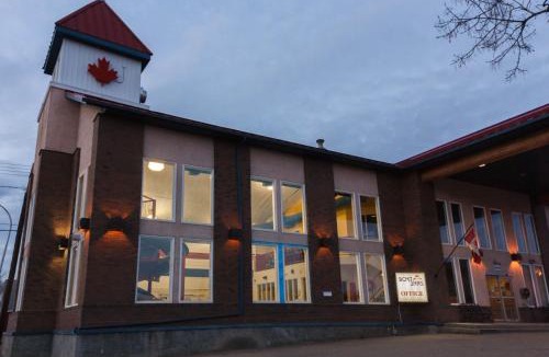 Peace River Hotel | BCMInns - Peace River