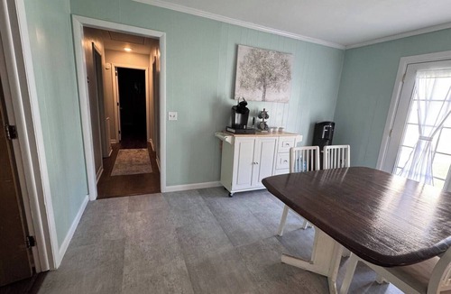 Green Meadow House | Beach Barn- Dog friendly, Fenced yard, Quiet Cozy