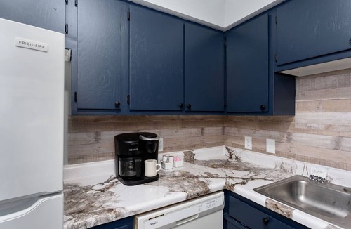 Wilmington Beach Apartment | "Beach Baybee!" PF Fun in the SUN!