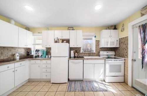North Carolina Coast Cottage | Beach Cabin - perfect for your family getaway! Pet Friendly! by RedAwning