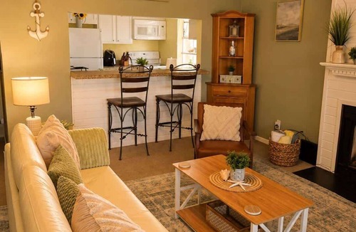 Willoughby Spit House | Beach Condo 3BR | Deck | Family Friendly
