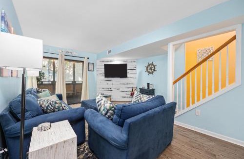 Myrtle Beach Apartment | Beach Getaway 3rd Floor Unit sleeps 4 King Bed