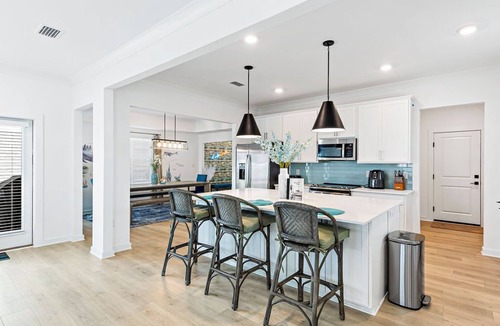 Orange Beach House | Beach Getaways for Big Families | Beach, Pool & Bay in Orange Beach