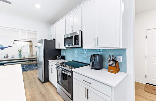 Orange Beach House | Beach Getaways for Big Families | Beach, Pool & Bay in Orange Beach