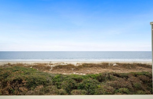 Caswell Beach Apartment | Beach Retreat by Oak Island Accommodations