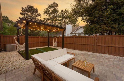 Wilmington Apartment | Beach Time! w/King Beds, Pool, Fire Pit, & Tennis
