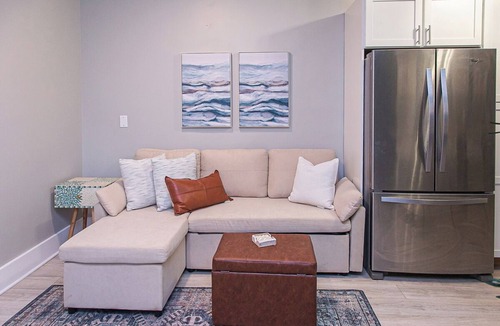 Clarksville Apartment | Beach Vibe 2 Miles to Whiskey Row Main Street Louisville Bourbon City Museum Row