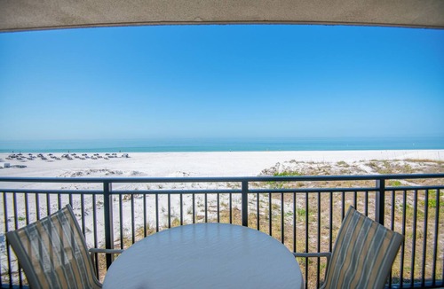 Belle Vista Condo | Beachfront 2BR | Balcony, Pool & Spa