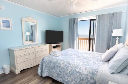 Crescent Beach Apartment | Beachfront at Crescent Villas- 3 Beds- Quiet Pool