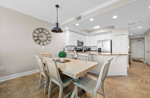 Gulf Shores Condo | Beachfront Condo w/Breath Taking Sunset Views | Pool & Sauna | Sleeps 10