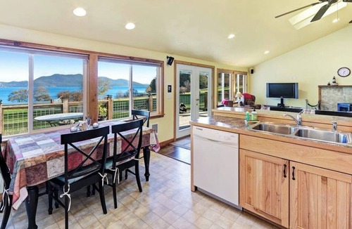 Olga House | Beachfront Cottage on Buoy Bay with Beach Access and Boat Moor