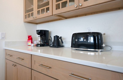 Bandon House | Beachfront, deck, hot tub, sauna, dog-friendly, 2026 remodel