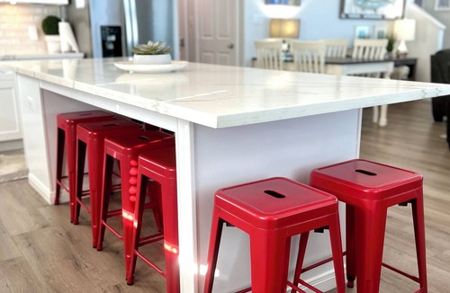 Gilchrist House | BEACHFRONT-HOTTUB- 5br-4ba, amazing deck, grill & chill, hoops, kids’ loft, pets
